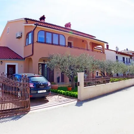 In Mit Garten, Terrasse Und Grill Appartement