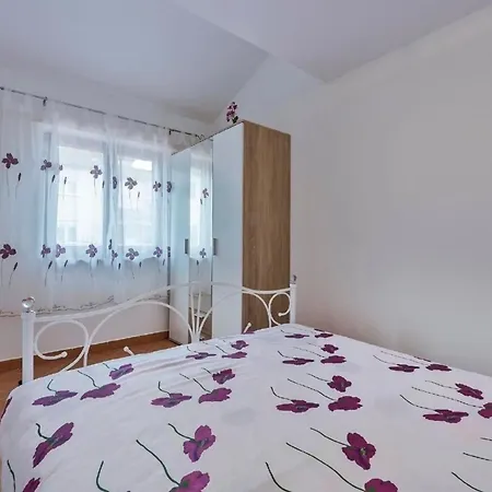 In Mit Garten, Terrasse Und Grill Appartement Pula