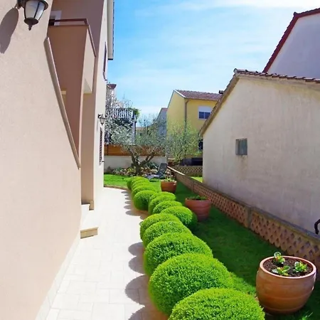 In Mit Garten, Terrasse Und Grill *
